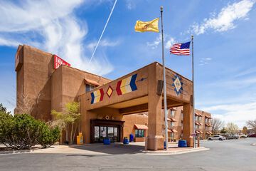 Pet Friendly Inn At Santa Fe, Surestay Collection By Best Western in Santa Fe, New Mexico