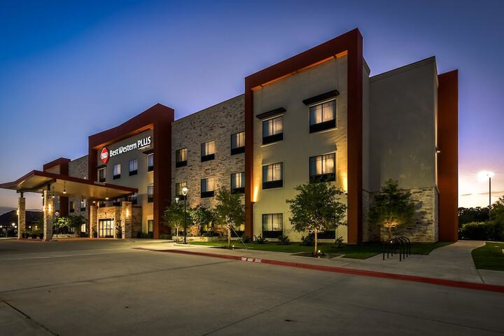 Pet Friendly Best Western Plus College Station Inn & Suites in College Station, Texas