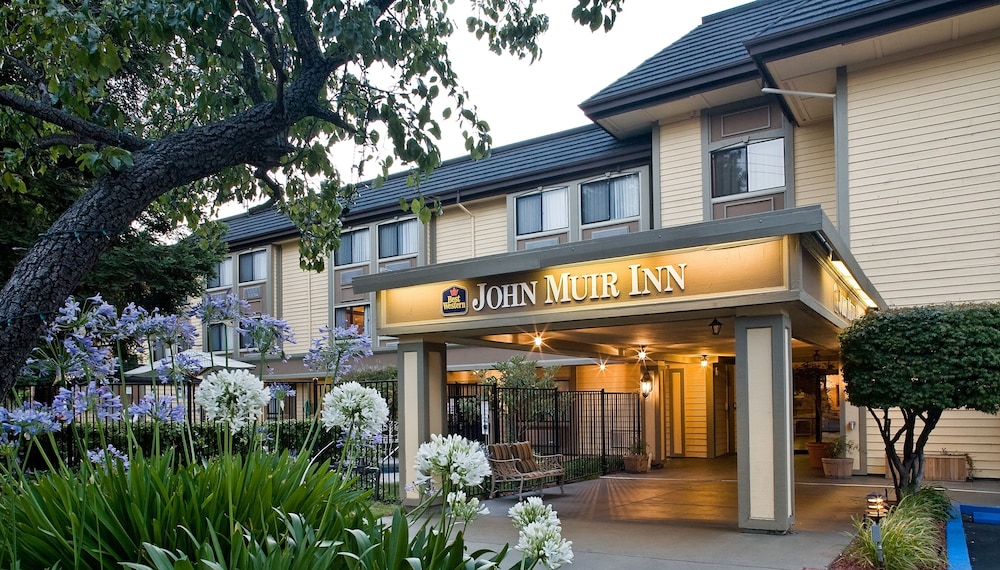 Pet Friendly Best Western John Muir Inn in Martinez, California