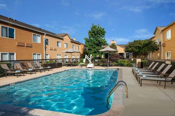 Pet Friendly Sonesta Select Chattanooga Hamilton Place in Chattanooga, Tennessee
