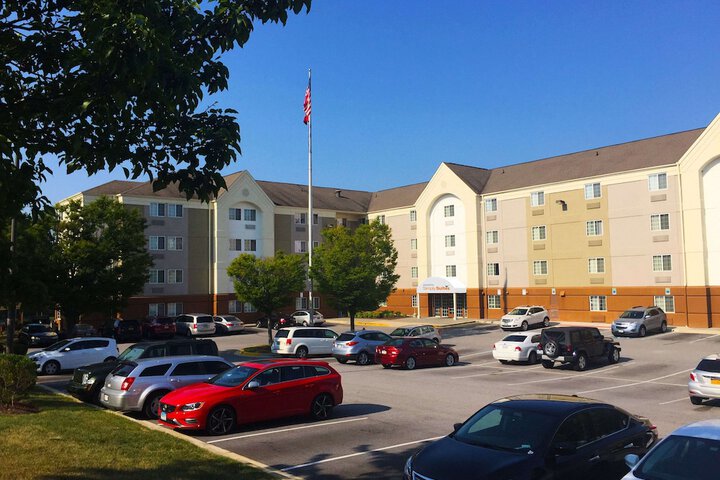 Pet Friendly Sonesta Simply Suites Baltimore BWI Airport in Linthicum Heights, Maryland