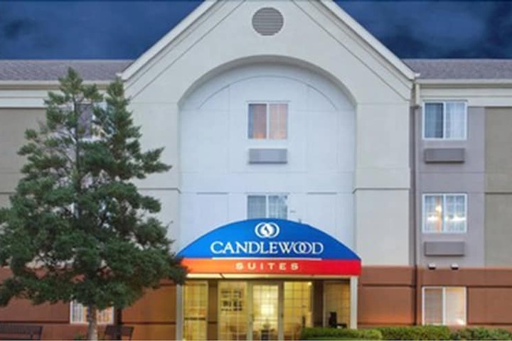 Pet Friendly Sonesta Simply Suites Cleveland North Olmsted in North Olmsted, Ohio