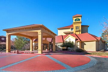 Pet Friendly La Quinta Inn &  Suites by Wyndham Albuquerque West in Albuquerque, New Mexico