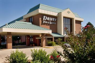 Pet Friendly Drury Inn & Suites Joplin in Joplin, Missouri