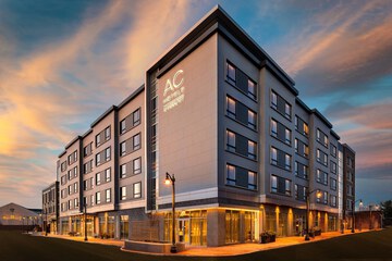 Pet Friendly AC Hotel by Marriott Portsmouth in Portsmouth, New Hampshire