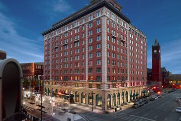 Pet Friendly Omni Severin Hotel in Indianapolis, Indiana