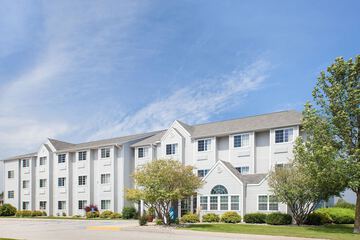 Pet Friendly Microtel Inn & Suites by Wyndham Clear Lake in Clear Lake, Iowa