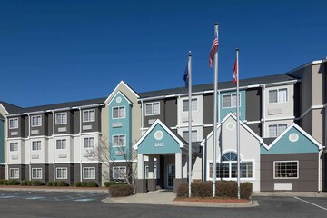 Pet Friendly Microtel Inn & Suites by Wyndham Florence in Florence, South Carolina