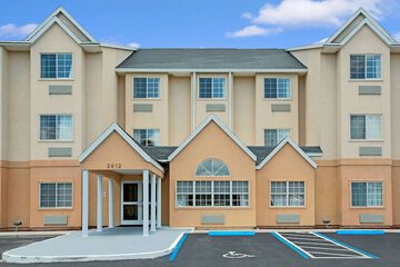 Pet Friendly Microtel Inn & Suites by Wyndham Bushnell in Bushnell, Florida