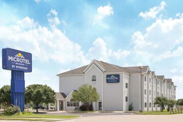 Pet Friendly Microtel Inn & Suites by Wyndham Independence in Independence, Kansas