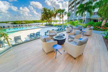 Pet Friendly DoubleTree by Hilton Tampa Rocky Point Waterfront in Tampa, Florida