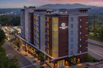 Pet Friendly DoubleTree by Hilton Asheville Downtown in Asheville, North Carolina