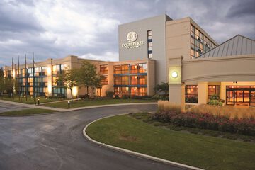 Pet Friendly DoubleTree by Hilton Chicago Arlington Heights in Arlington Heights, Illinois