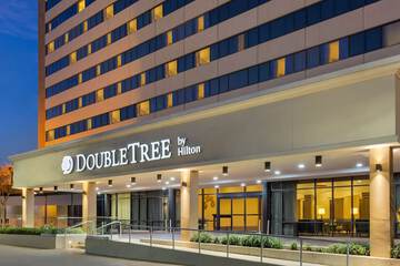 Pet Friendly DoubleTree by Hilton Houston Medical Center Hotel & Suites in Houston, Texas