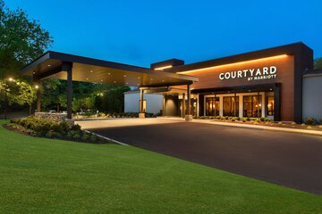Pet Friendly Courtyard by Marriott Lincroft Red Bank in Red Bank, New Jersey