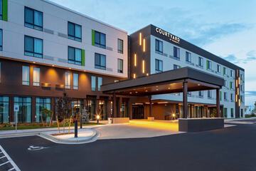 Pet Friendly Courtyard by Marriott Pasco Tri Cities Airport in Pasco, Washington