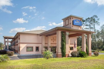 Pet Friendly Baymont by Wyndham Midway / Tallahassee in Midway, Florida