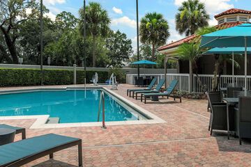 Pet Friendly Hampton Inn & Suites Lake Mary at Colonial Townpark in Lake Mary, Florida