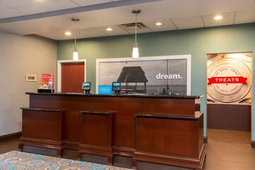 Pet Friendly Hampton Inn & Suites Fort Myers Colonial Blvd in Fort Myers, Florida