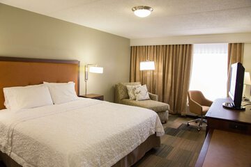Pet Friendly Hampton Inn & Suites Albany Downtown in Albany, New York