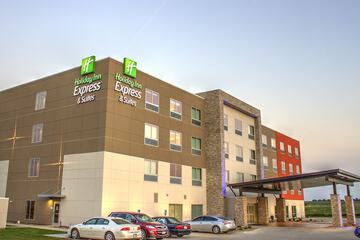 Pet Friendly Holiday Inn Express & Suites Spencer in Spencer, Iowa