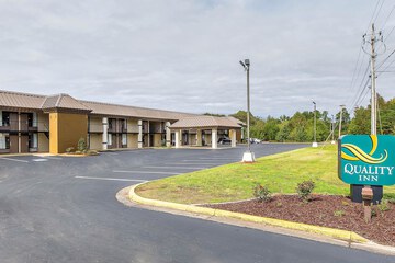Pet Friendly Quality Inn in Forest City, North Carolina