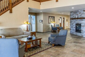 Pet Friendly Quality Inn & Suites Fort Madison near Hwy 61 in Fort Madison, Iowa