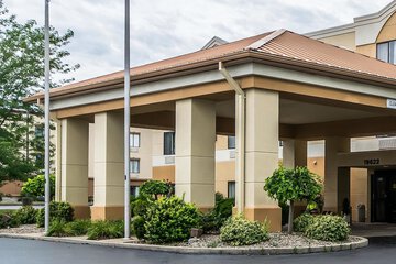 Pet Friendly Quality Inn & Suites in Evansville, Indiana