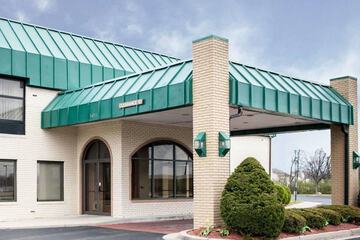 Pet Friendly Quality Inn & Suites in Indianapolis, Indiana