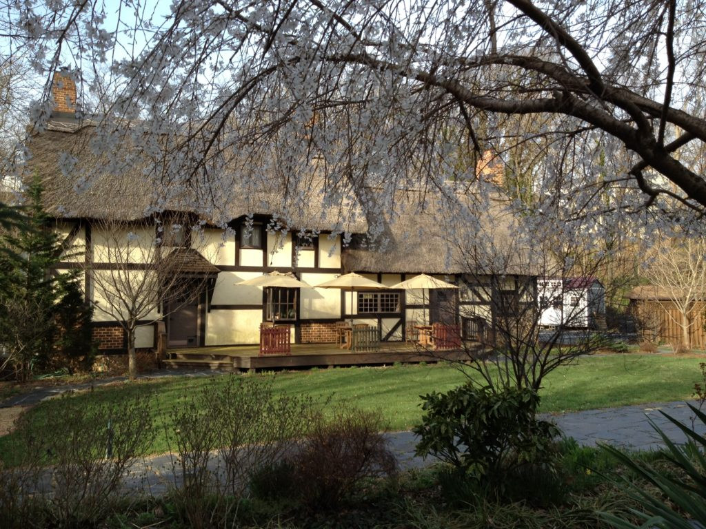 Pet Friendly Anne Hathaway’s Cottage Tea Room in Staunton, VA