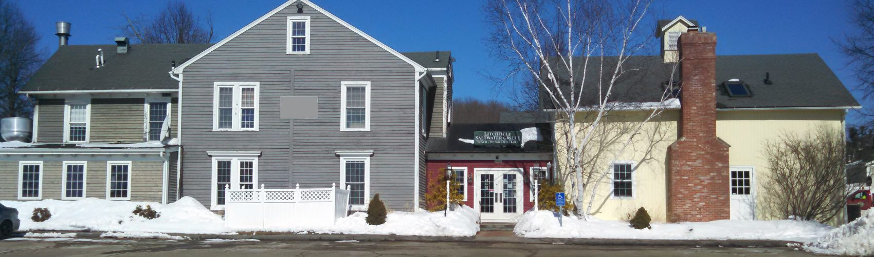 Pet Friendly Litchfield Saltwater Grille in Litchfield, CT