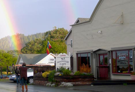 Pet Friendly Queenie's Roadhouse Cafe in Elk, CA