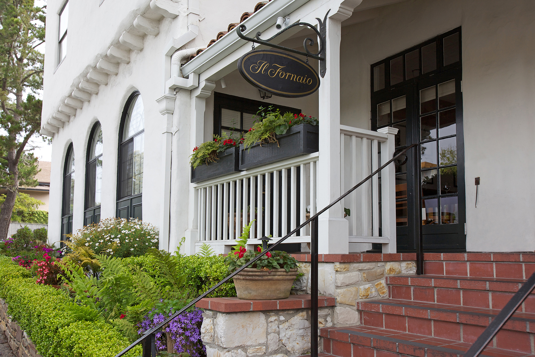 Pet Friendly Il Fornaio Carmel in Carmel, CA