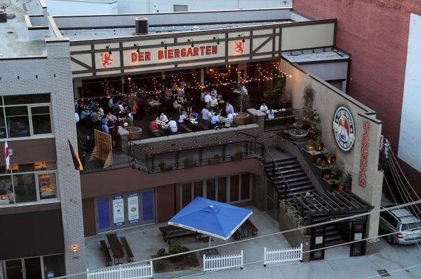 Pet Friendly Der Biergarten in Atlanta, GA