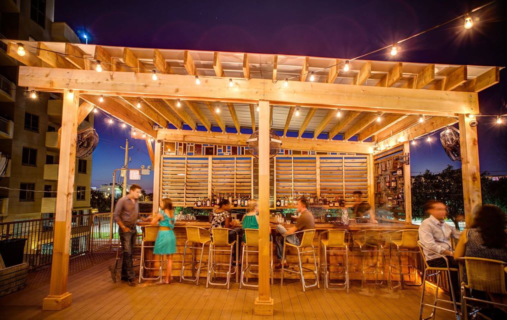 Pet Friendly Fly Bar and Restaurant in Tampa, FL