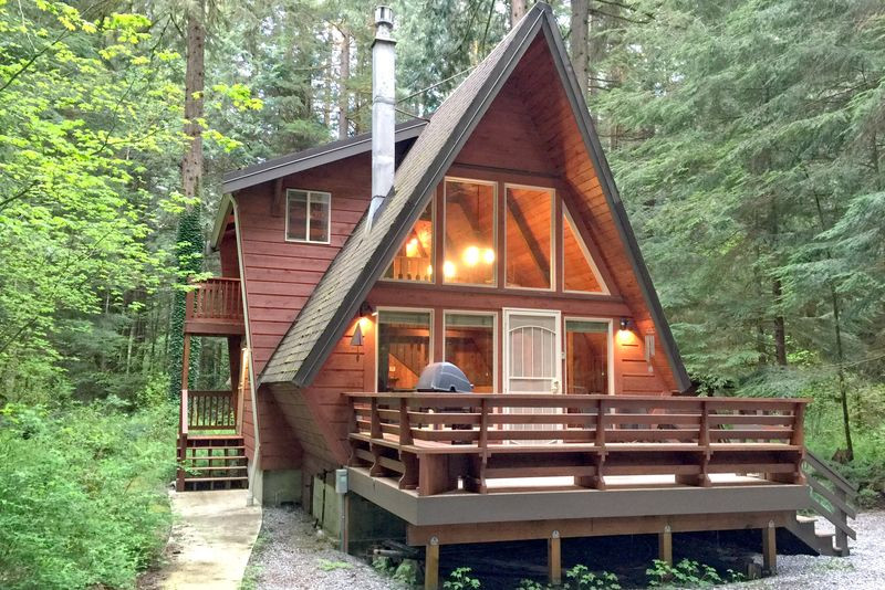 Pet Friendly Snowline Cabin #15 - A Great Couples Getaway! in Maple Falls, Washington