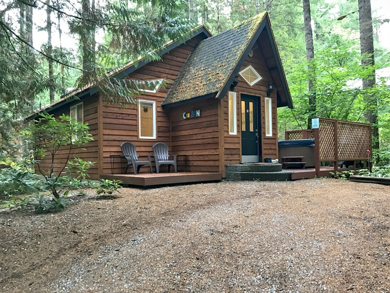Pet Friendly Glacier Springs Cabin #16 - This is a great cottage with an out door hot tub! in Maple Falls, Washington