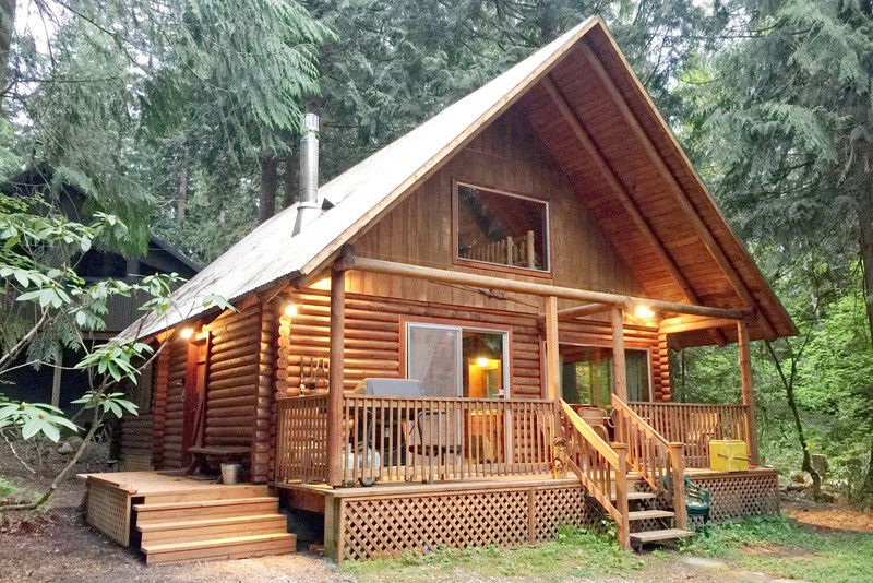 Pet Friendly Mt. Baker Rim Cabin #17 - A Rustic Family Cabin with Modern Features! in Maple Falls, Washington
