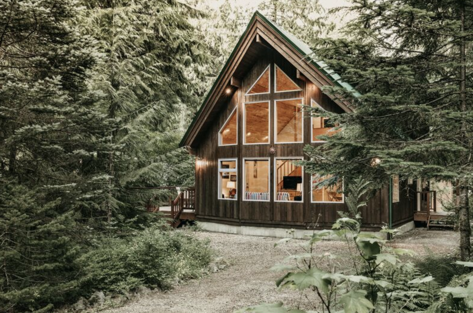 Pet Friendly Snowline Cabin #75 - The Traditional Family Chalet in Maple Falls, Washington